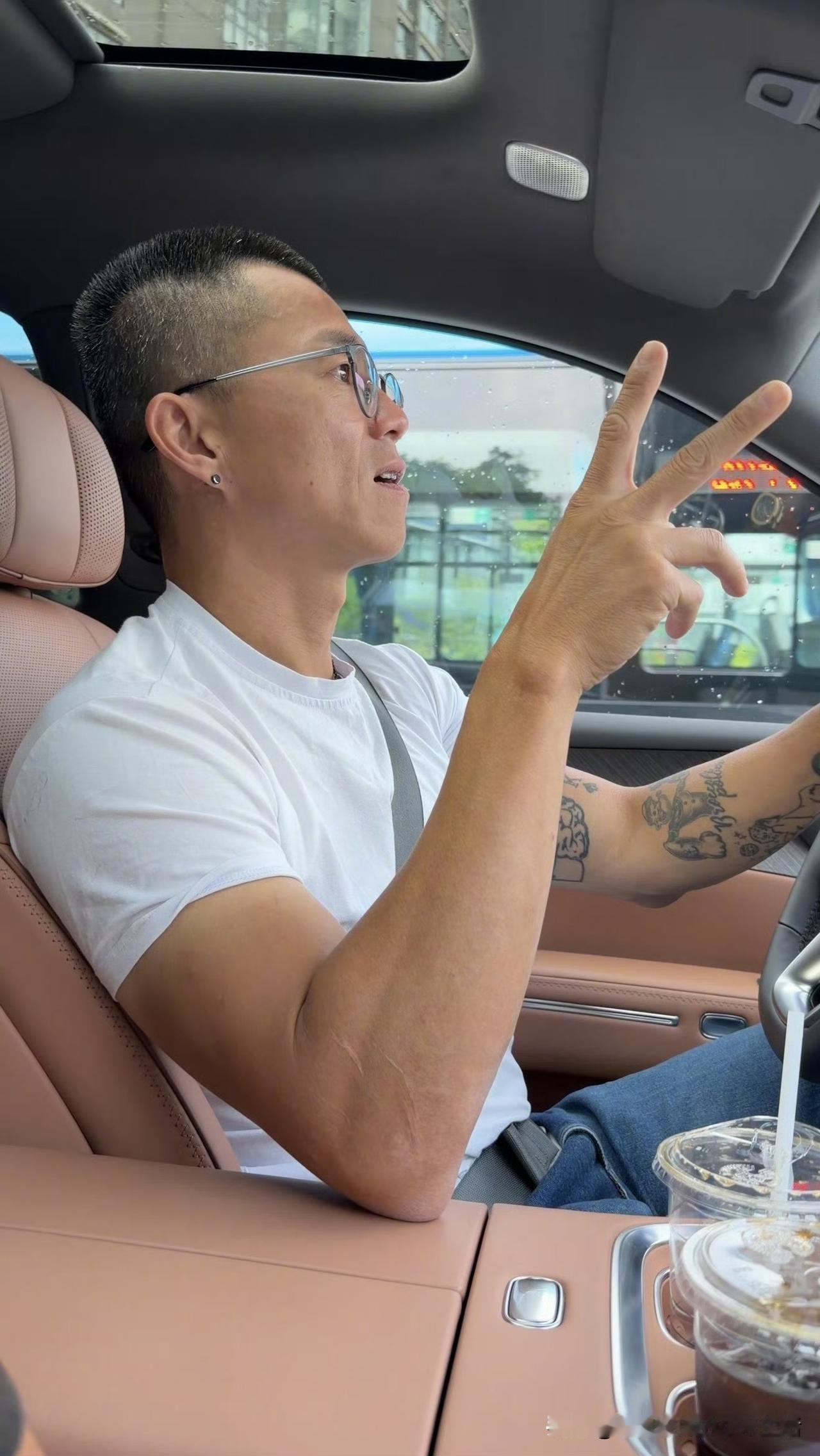陈震感叹自己找到了真爱！
15年的坚守！15年的热爱！这你受得了吗？是真爱无疑了