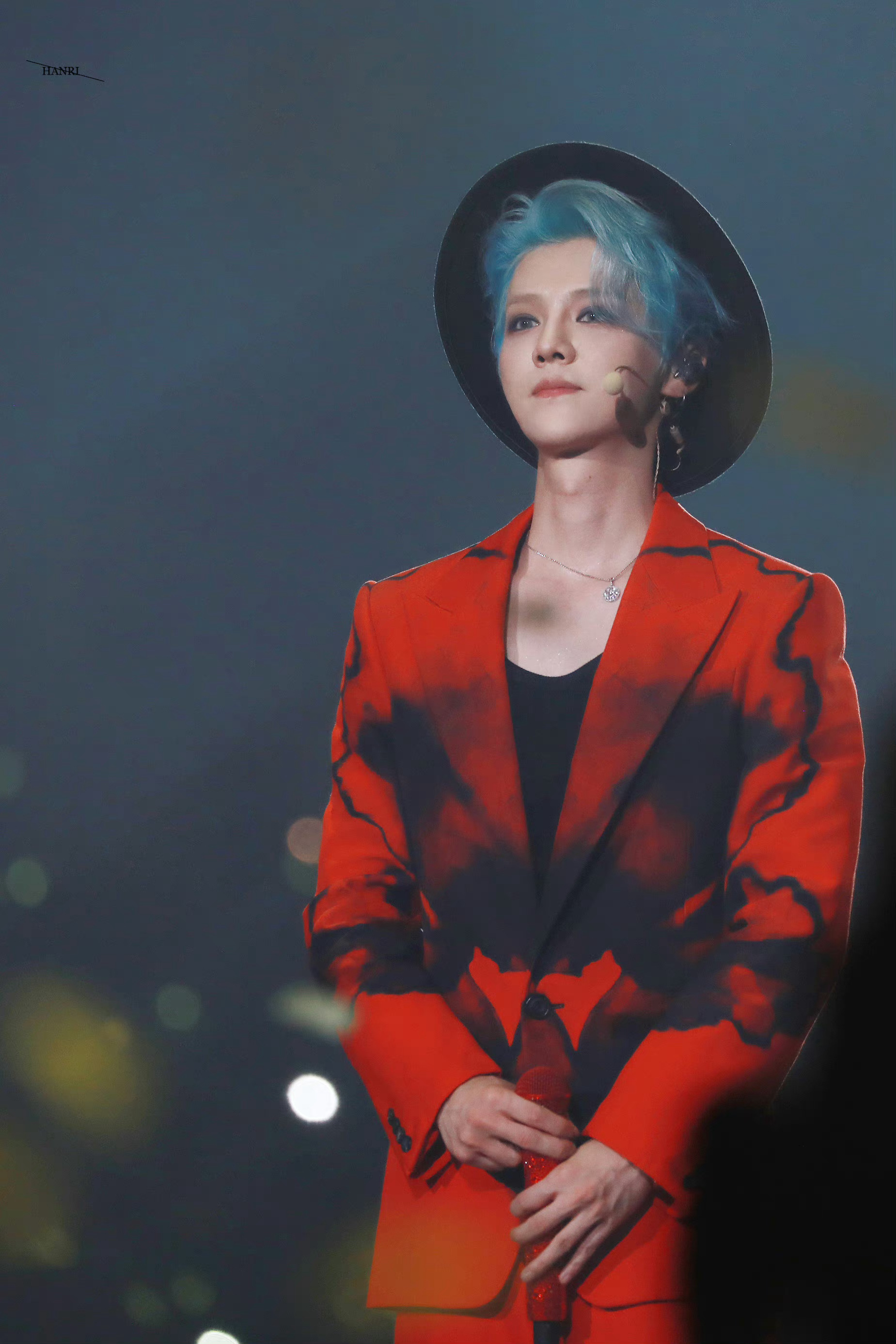 #鹿晗[超话]#清风装到杯子里，大山和四季端上餐桌🎣只要还心存浪漫，我们就无法