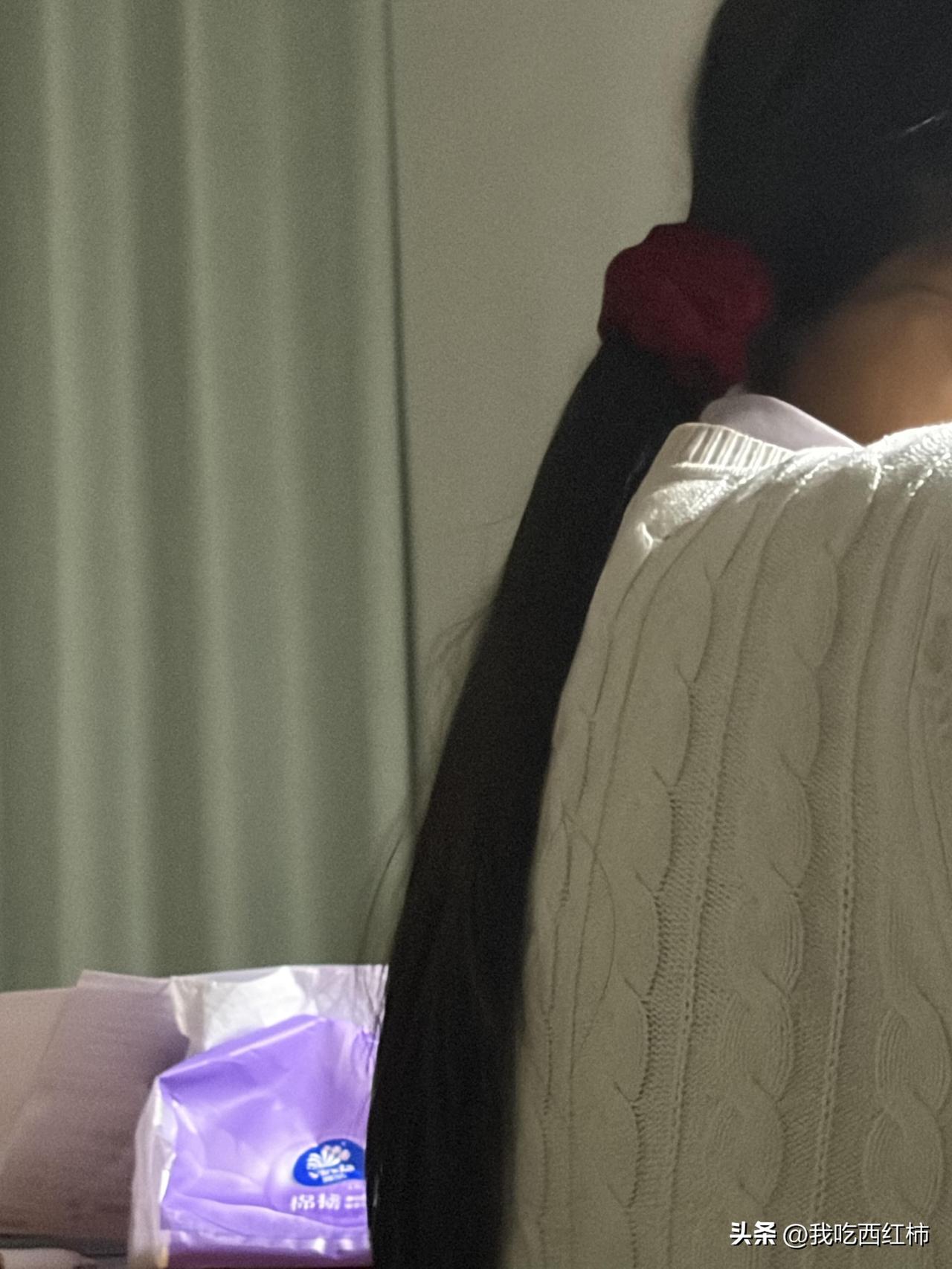 小学生妹妹非要熬夜学习
天天被爸妈骂要早点睡觉，今天大哭一场非要学习到半夜，写完