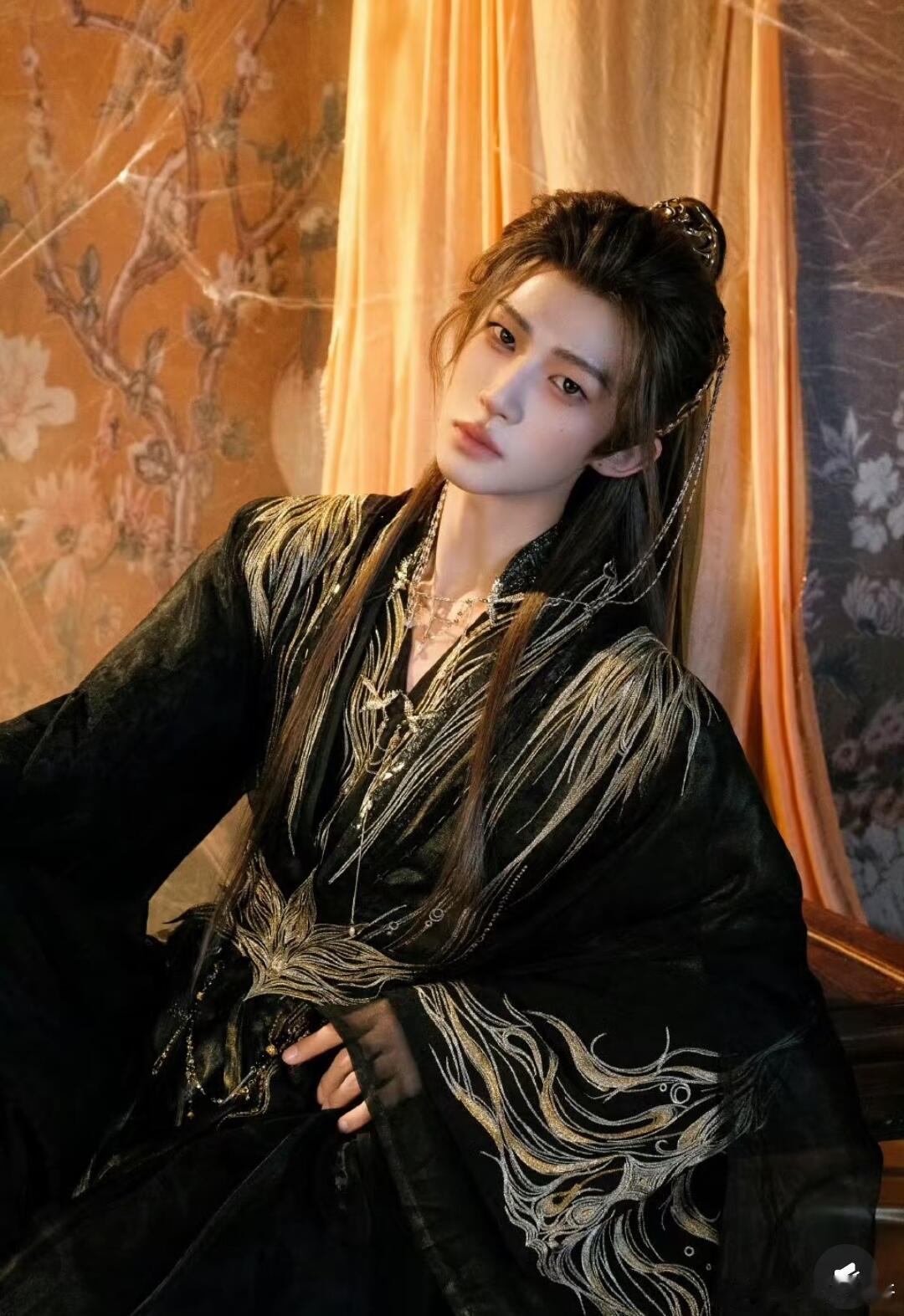 刘宇也来挖化妆师了杜华刘宇抢化妆师名场面艺笔封神 杜华挖人挖到综艺里已经够拼了，
