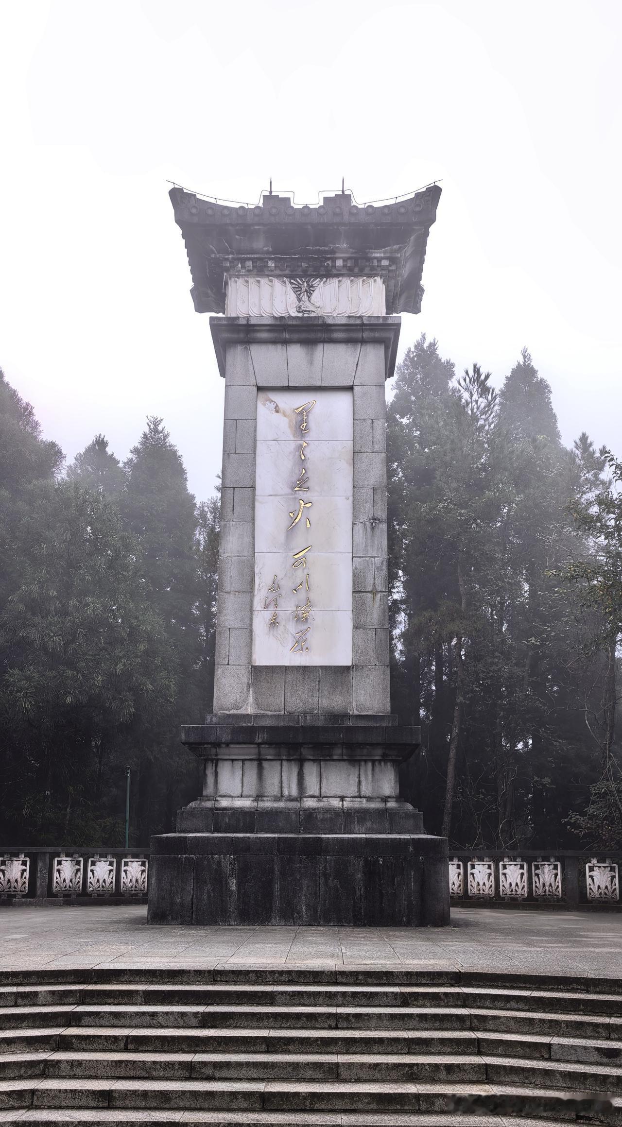 打卡井冈山黄洋界景区
      开着房车漫游江西井冈山，今天专程驱车盘山而上，