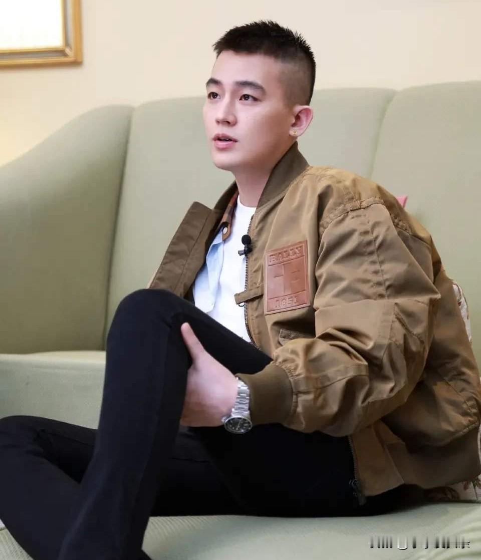 大家发现没？
欧豪这演员，真的有个特别好的特质。
现在年轻演员真该学学他，
不炒