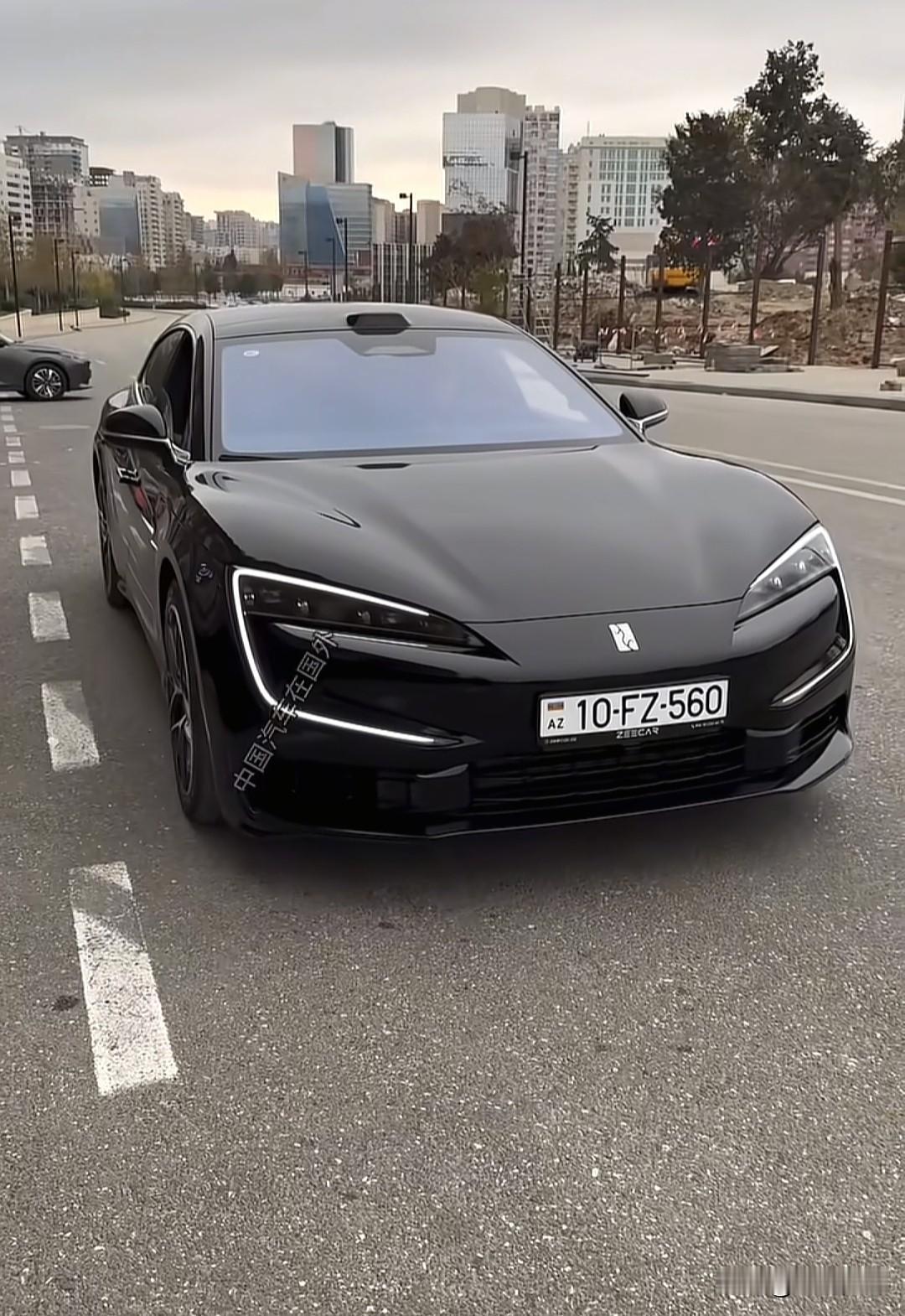 仰望U7，这么好的一款行政轿车，全球顶尖且独一无二的悬架。在国内居然不温不火，不