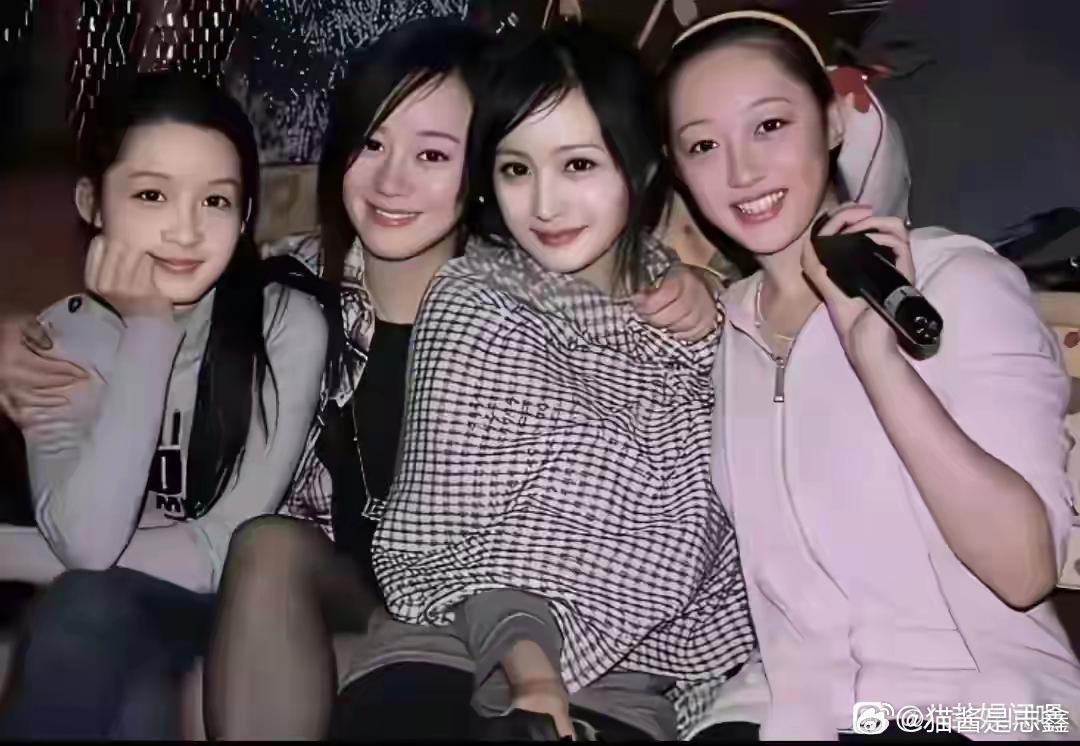 早年的李沁，蒋梦婕，杨幂，张檬的合影，都是素颜美女啊 