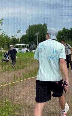 以后见马龙有了固定地点，就是加入周末的斯巴达运动挑战赛，没有在哪里举办，就去哪里