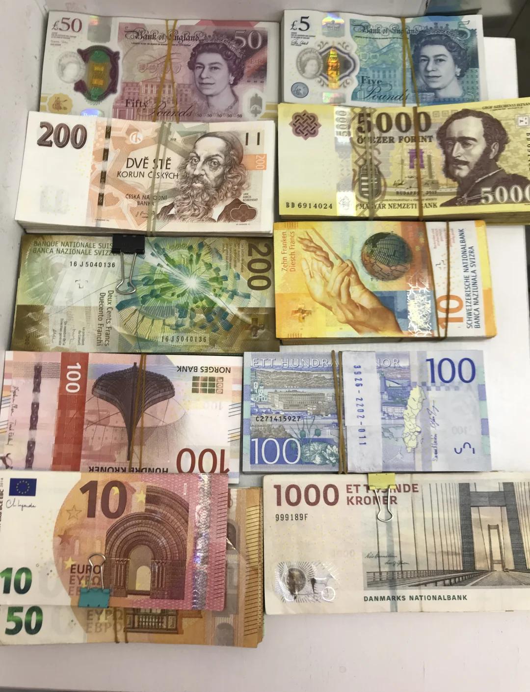 四大发达经济体集体栽了！

全球欠债 365 万亿美元，还利息的钱比养军队还多，
