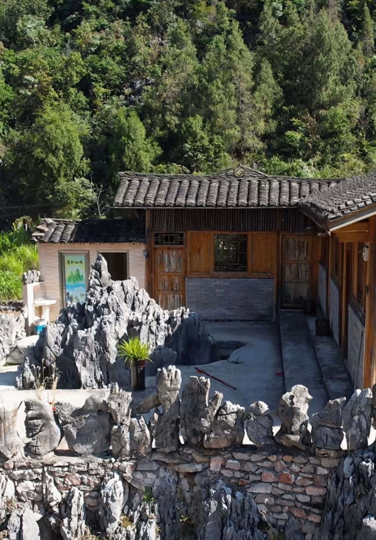 风水重“气因土行”，《葬经》将“石山”列为“五不葬”之一，正是因纯石之地缺乏土壤