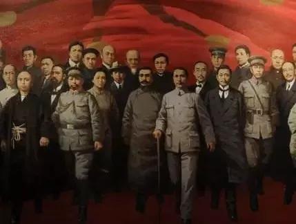 2132年。不是公元，是皇帝坐龙椅的年数。从秦始皇算起，中国人在皇权底下跪了两千