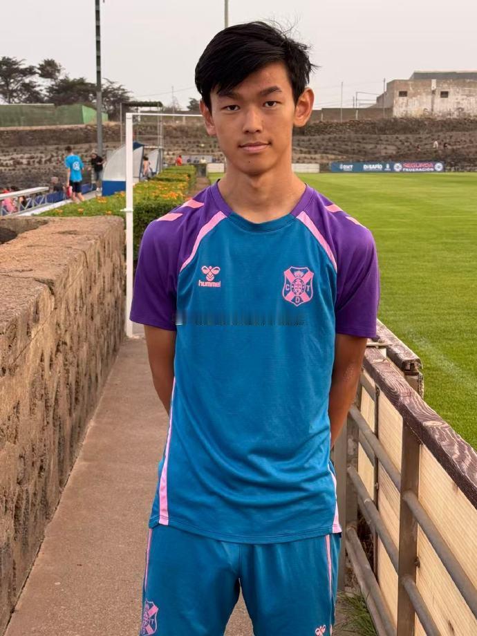 西班牙加那利群岛U19联赛（第二级别）特内里费基金会5-1战胜布萨纳达 中国球员