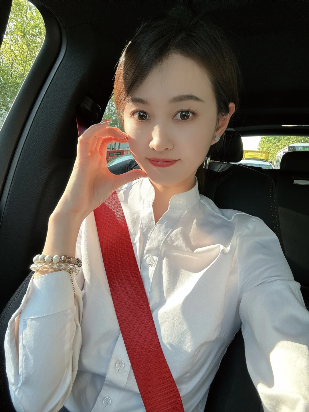 你的奔驰销售向你比了三个❤️