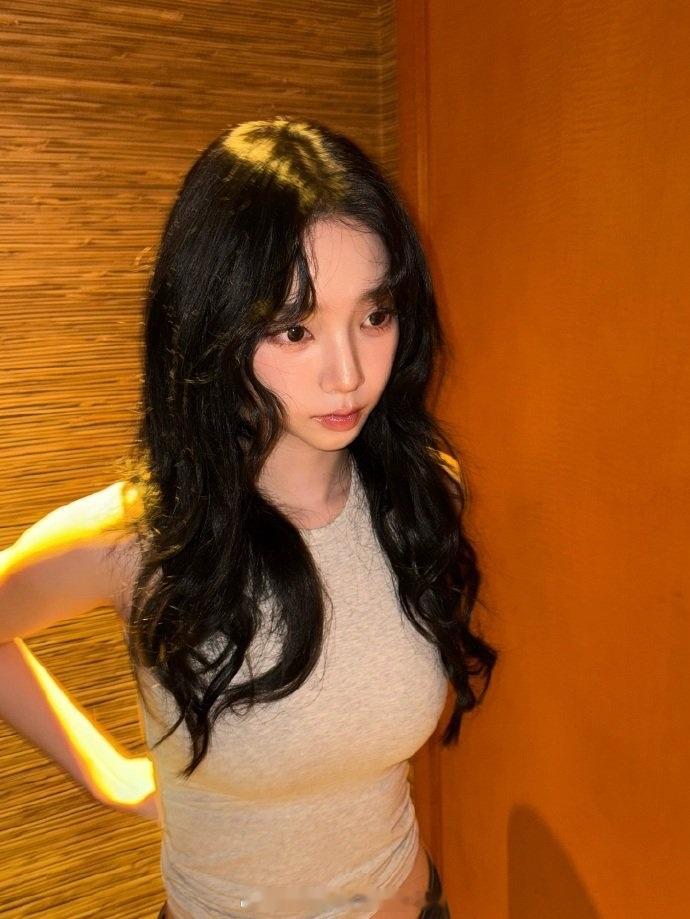 Karina  IG 更新 🎀🩶🖤 ​​​