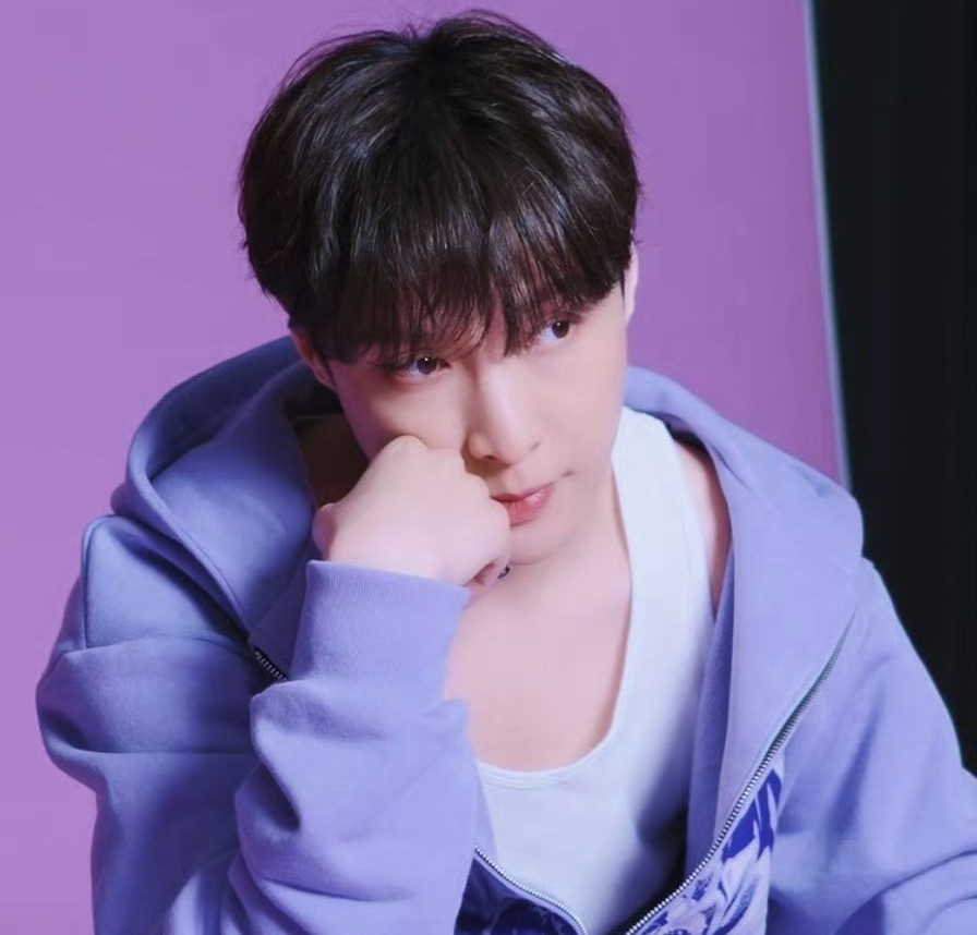 张艺兴跳了ZOO 紫色的宝宝好可爱唱跳第一张艺兴原创音乐制作人张艺兴