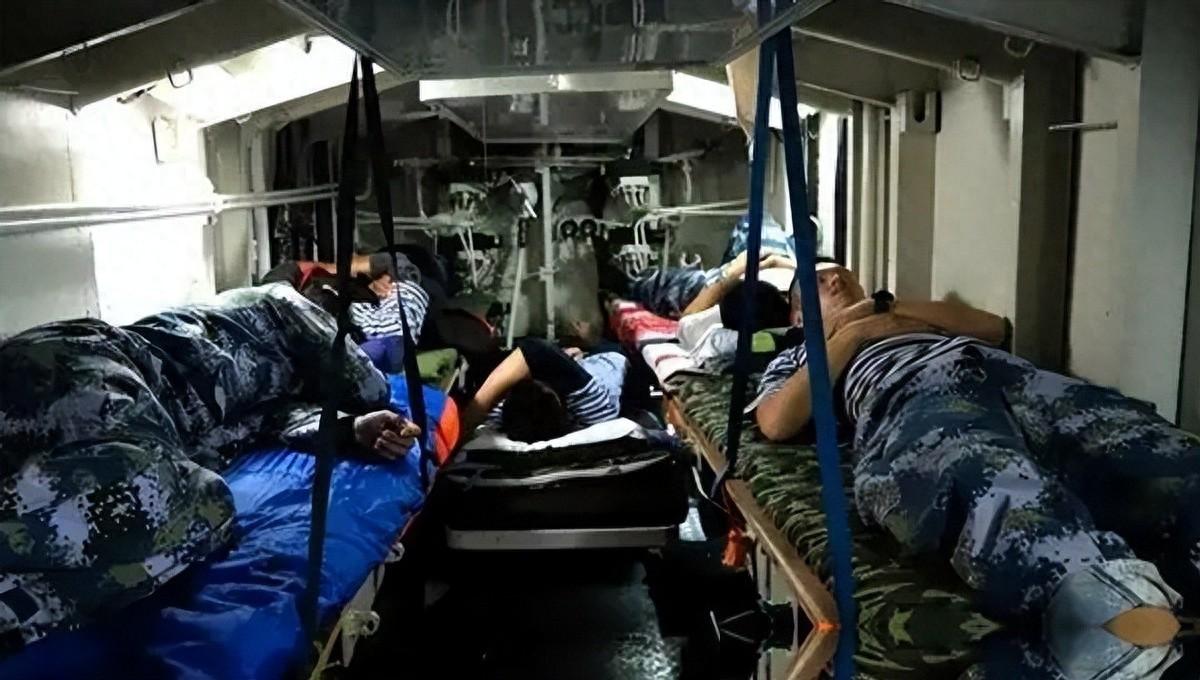 我国有一支神秘解放军部队，伙食待遇远超空军，就连睡觉都有人贴心“暖被窝”。

（