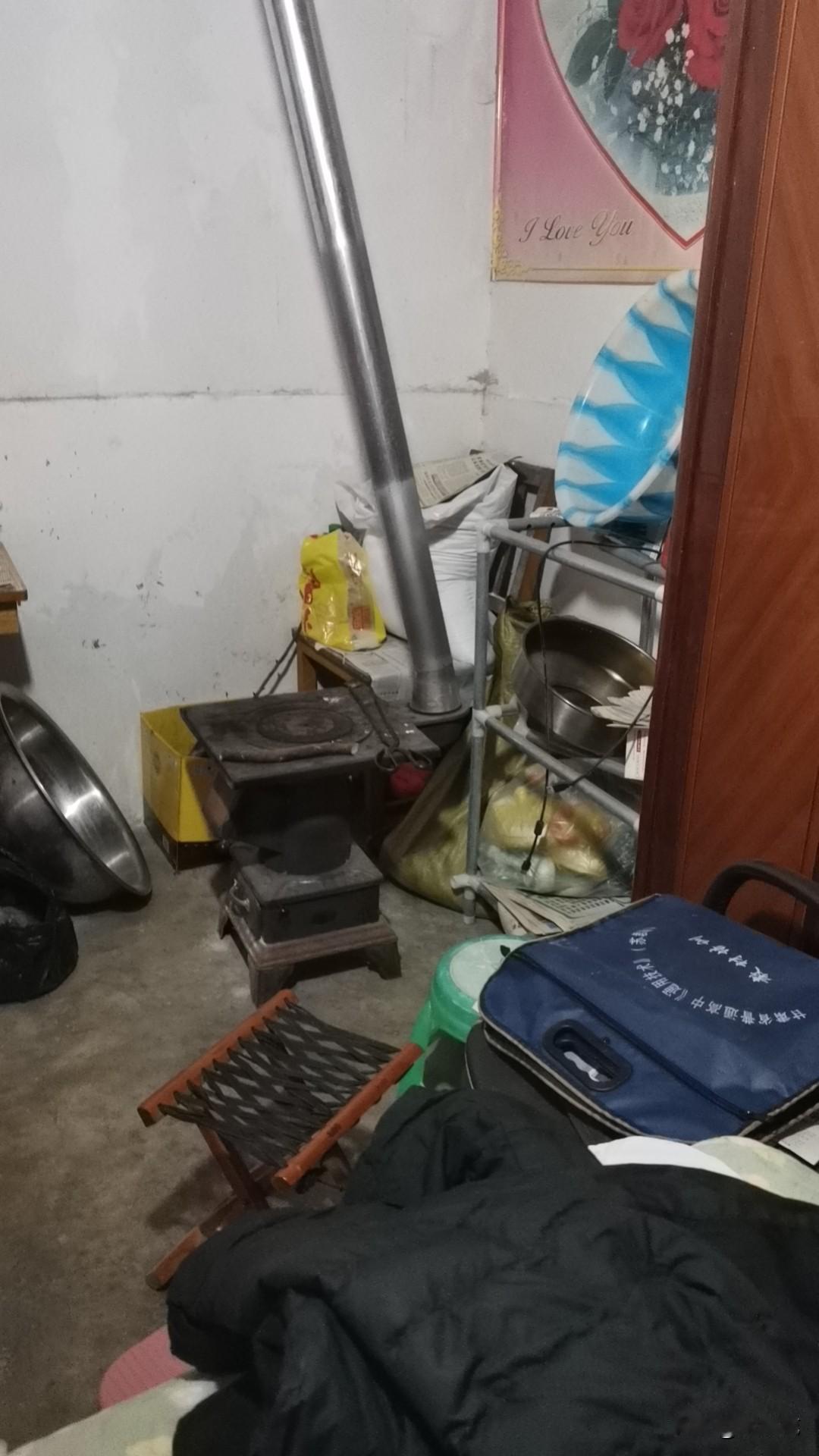 我现在终于知道为什么一些农村人为什么一有钱了喜欢在县城里买楼住在城里了。
西北的