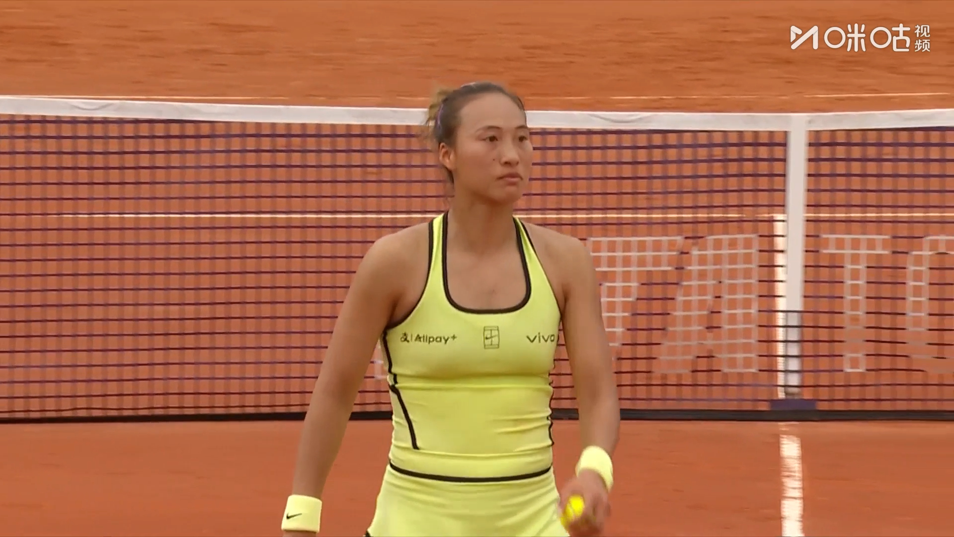 #郑钦文2比1邦达尔#WTA1000罗马站女单首轮，郑钦文历经三盘鏖战完成逆转，
