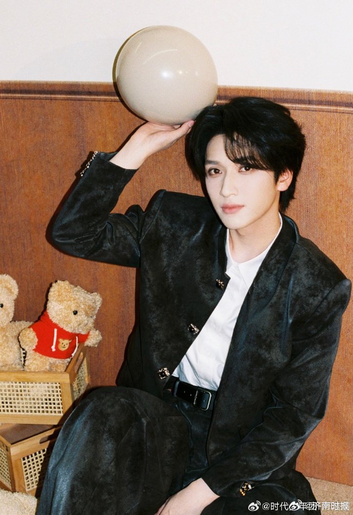 【#严浩翔22岁生日发文#】#严浩翔生日蛋糕是拼豆# 16日，时代少年团组合成员