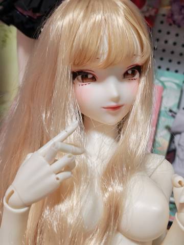 这个头结构我还挺喜欢的很熟女，改天换个妆玩