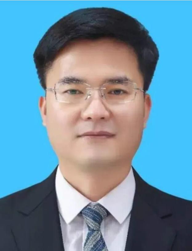 看到王正儒被查，我是一愣！ 
这人太年轻，太聪明，太幸运，也太帅气了，怎么好好的