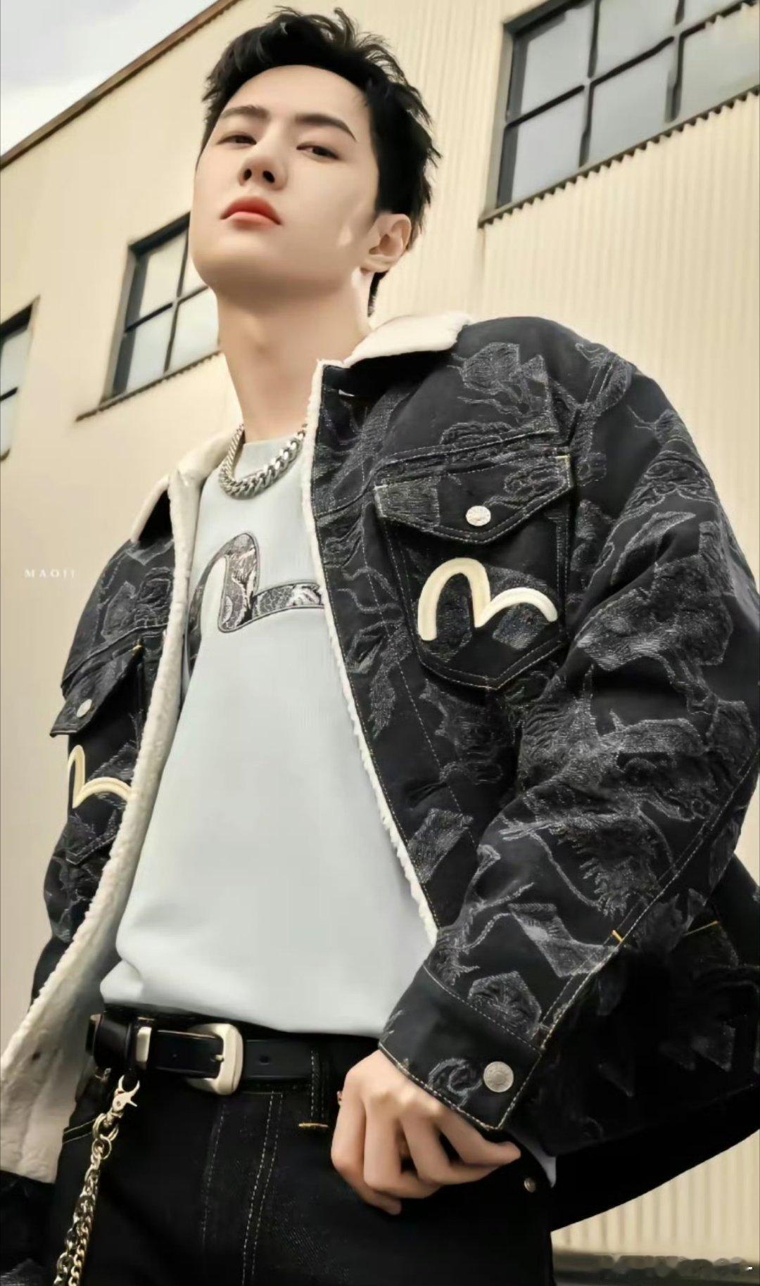 卧槽 谁懂王一博这个看狗的眼神 把我看爽了🥵🥵 ​​​