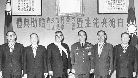 蒋介石退守台湾后，偷偷请来83名侵华日军军官，组成秘密军事顾问团——白团。
蒋介