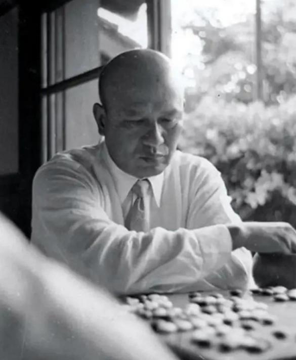 1949年，李宗仁离开大陆前，私下对白崇禧说：“健生，别的地方你都能去，香港、海