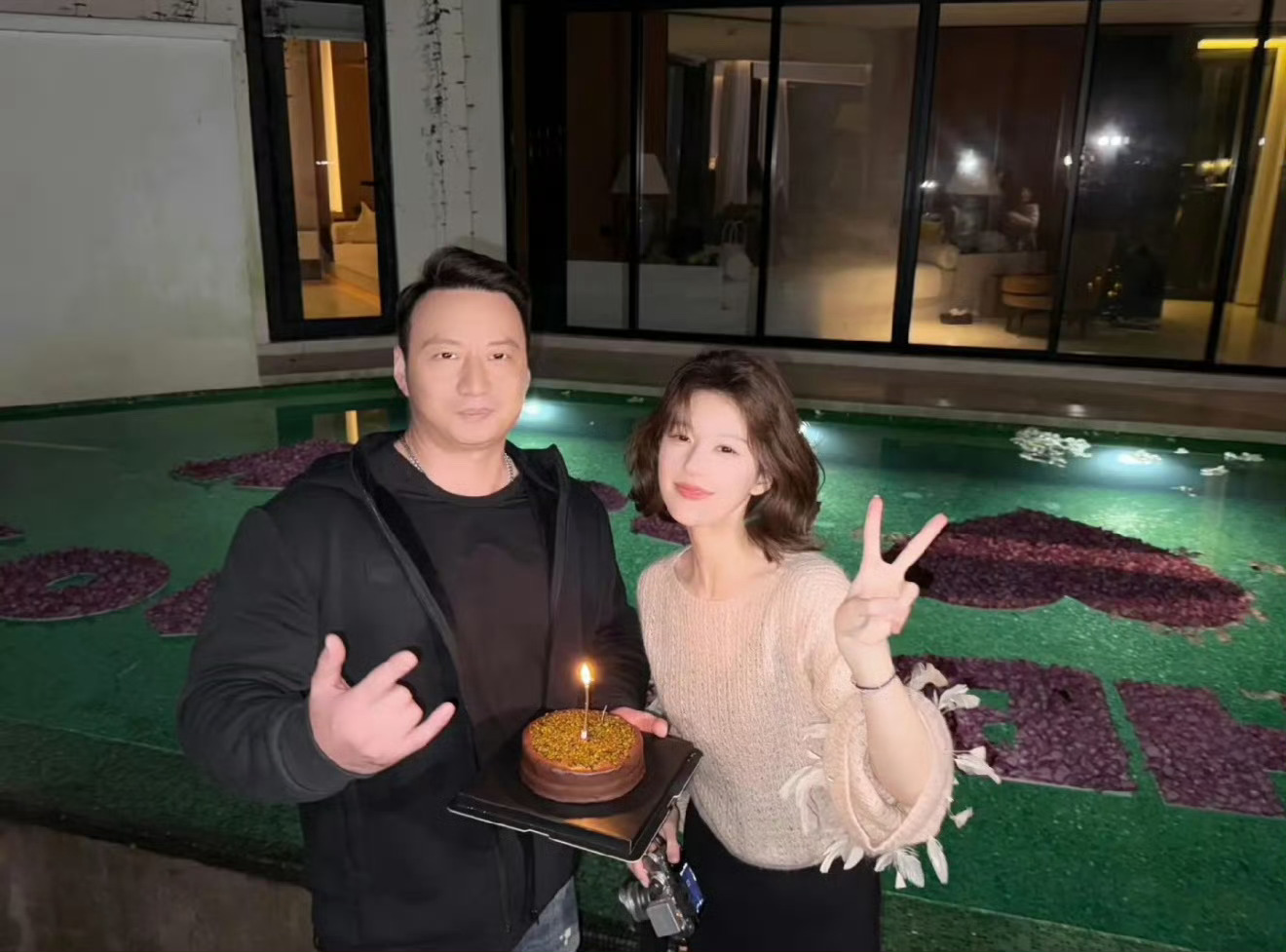 赵露思保镖 跟着赵姐特别好因为赵露思本身就是个很好的人会对身边人好[来抱抱]谢谢
