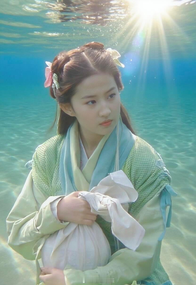 池中孤莲伴月眠 ​​​