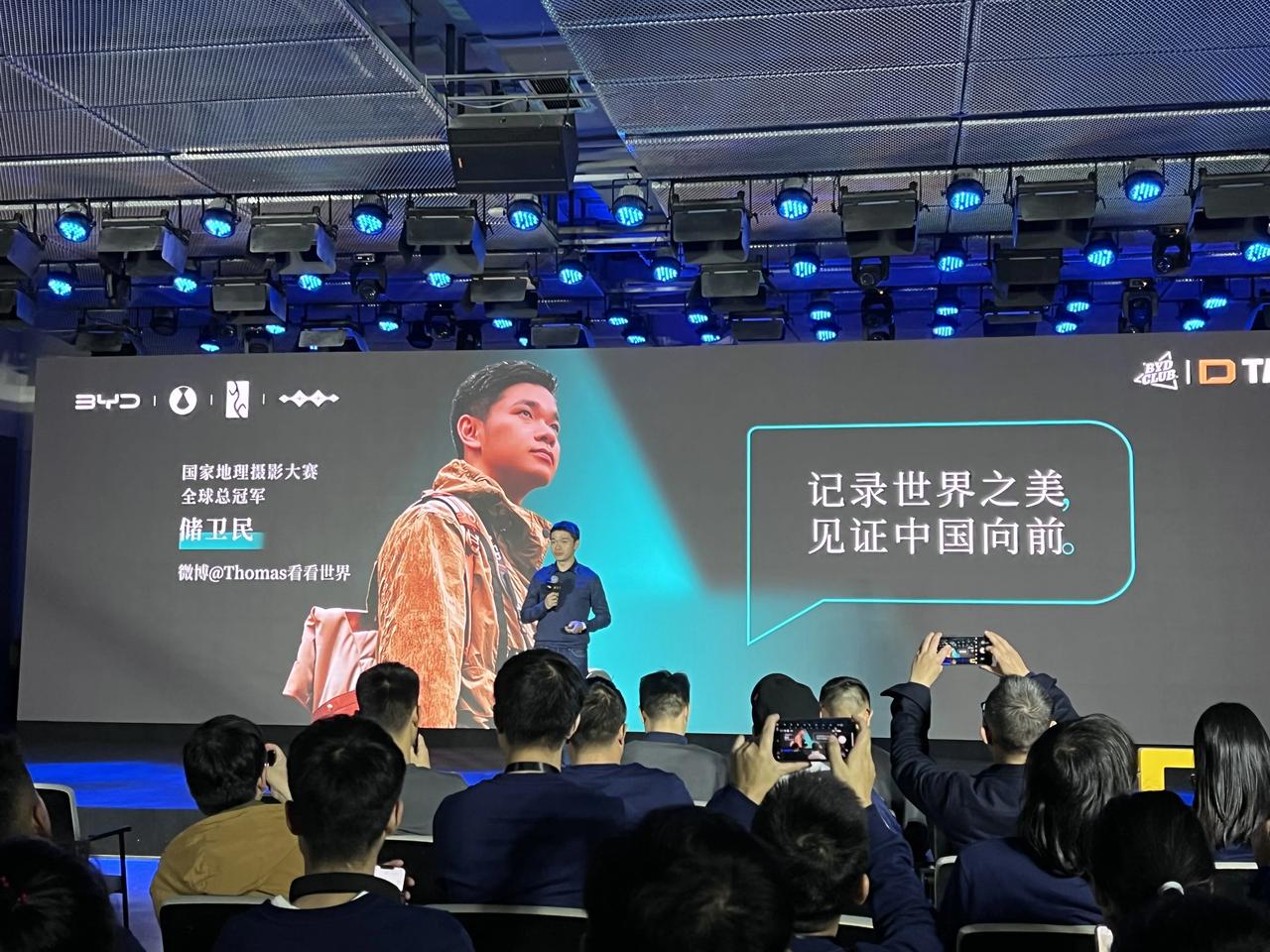 D-talk长沙站第一个嘉宾，储卫民，多次赴格陵兰岛拍摄，在格陵兰岛的冬天拍出了