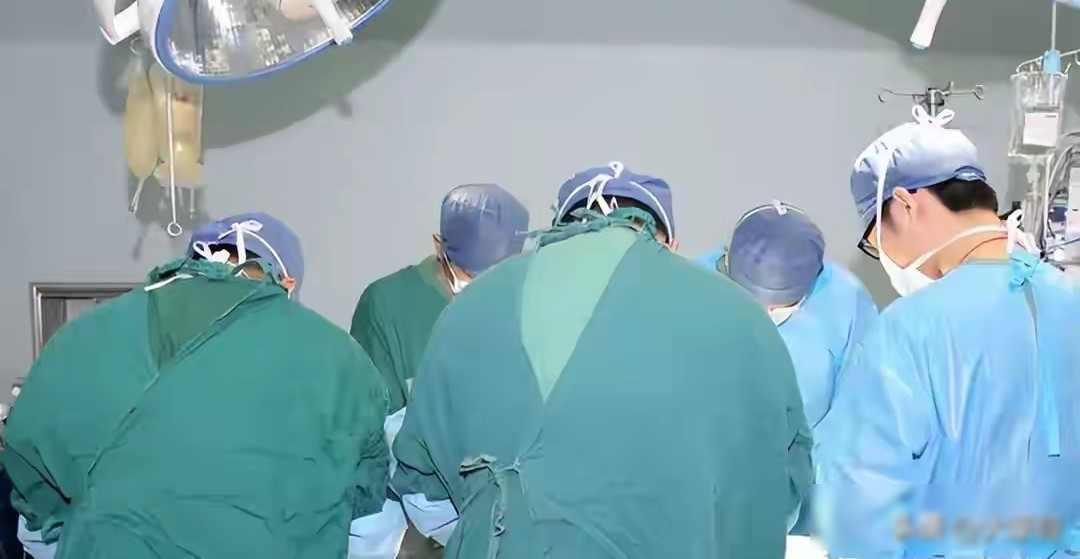 医疗圈又一震惊的消息在网上传来。


去年这时候，我表姐去省医院做产检，医生递过