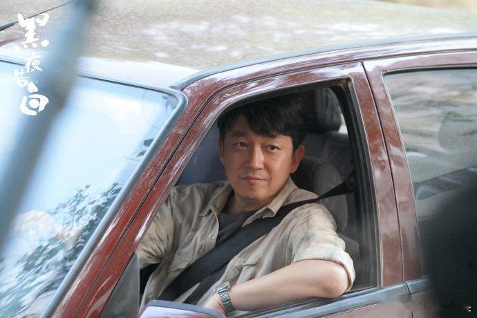 潘粤明案子没破车先破了潘粤明案子还没头绪，何远航的小车先遭殃咯！天天灰头土脸吃满