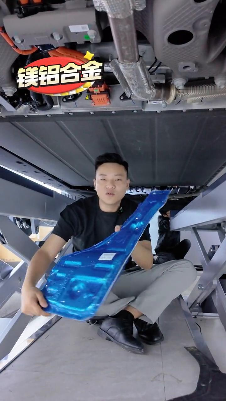 尊界5800底盘护板该装吗？
今天给大家去聊一聊电车、新能源车到底要不要加装底盘