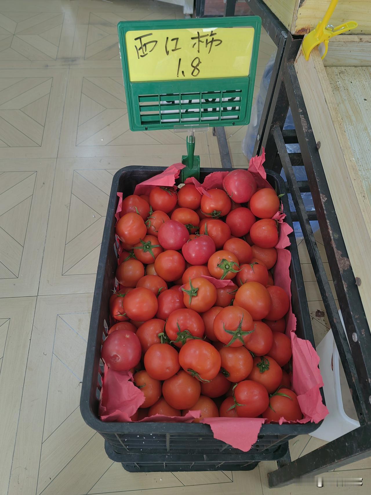 在防城港，一城之内，同样物品，价格相差甚远。
前几天去一个商场购了一个拖把，十多