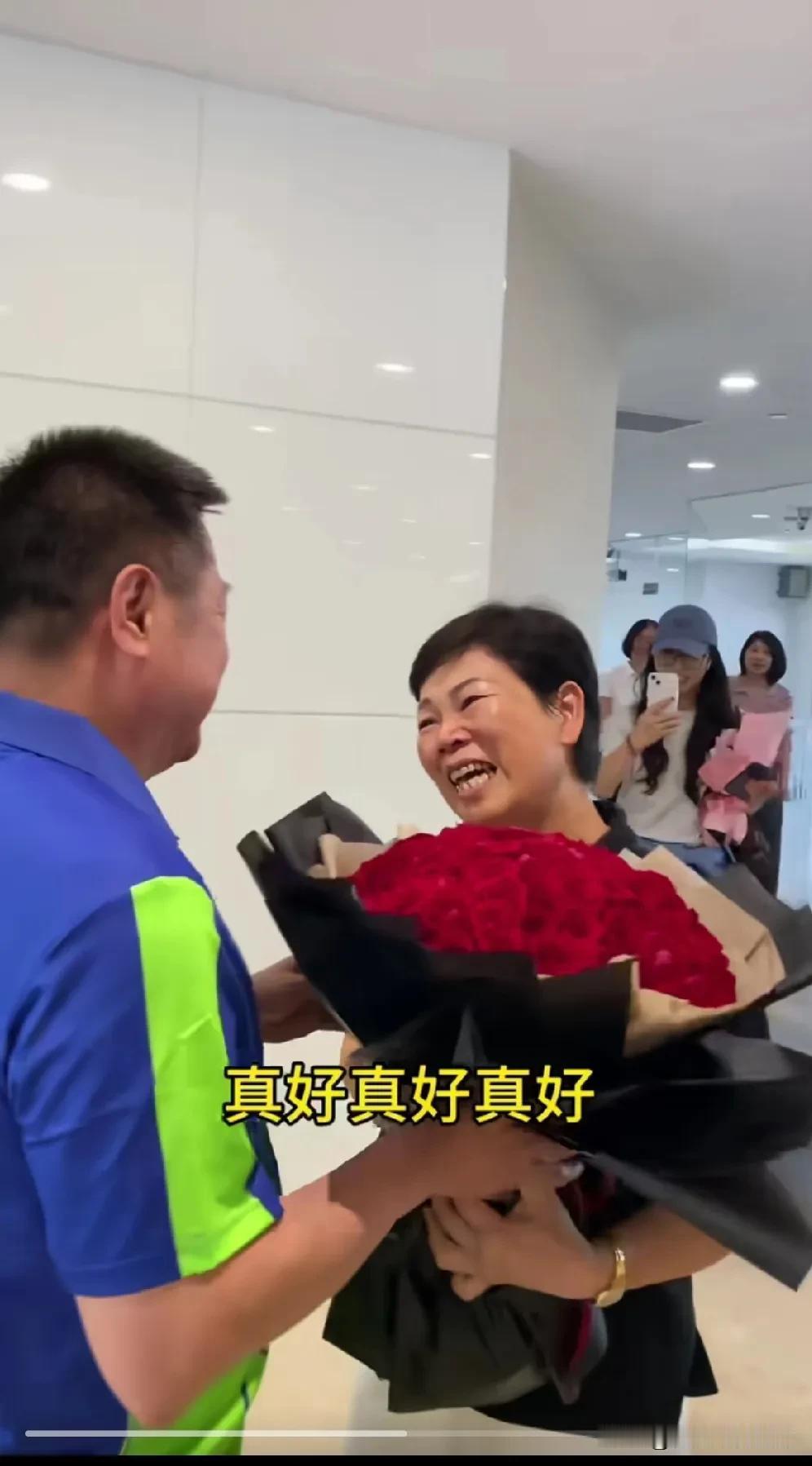 倪夏莲郭跃华41年后再聚首，上演混双回忆杀！

在厦门，两位乒乓球界的传奇人物倪