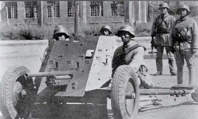 1937年淞沪战场，德械师纸面装备看着光鲜，有4000支步枪，324挺轻机枪。可