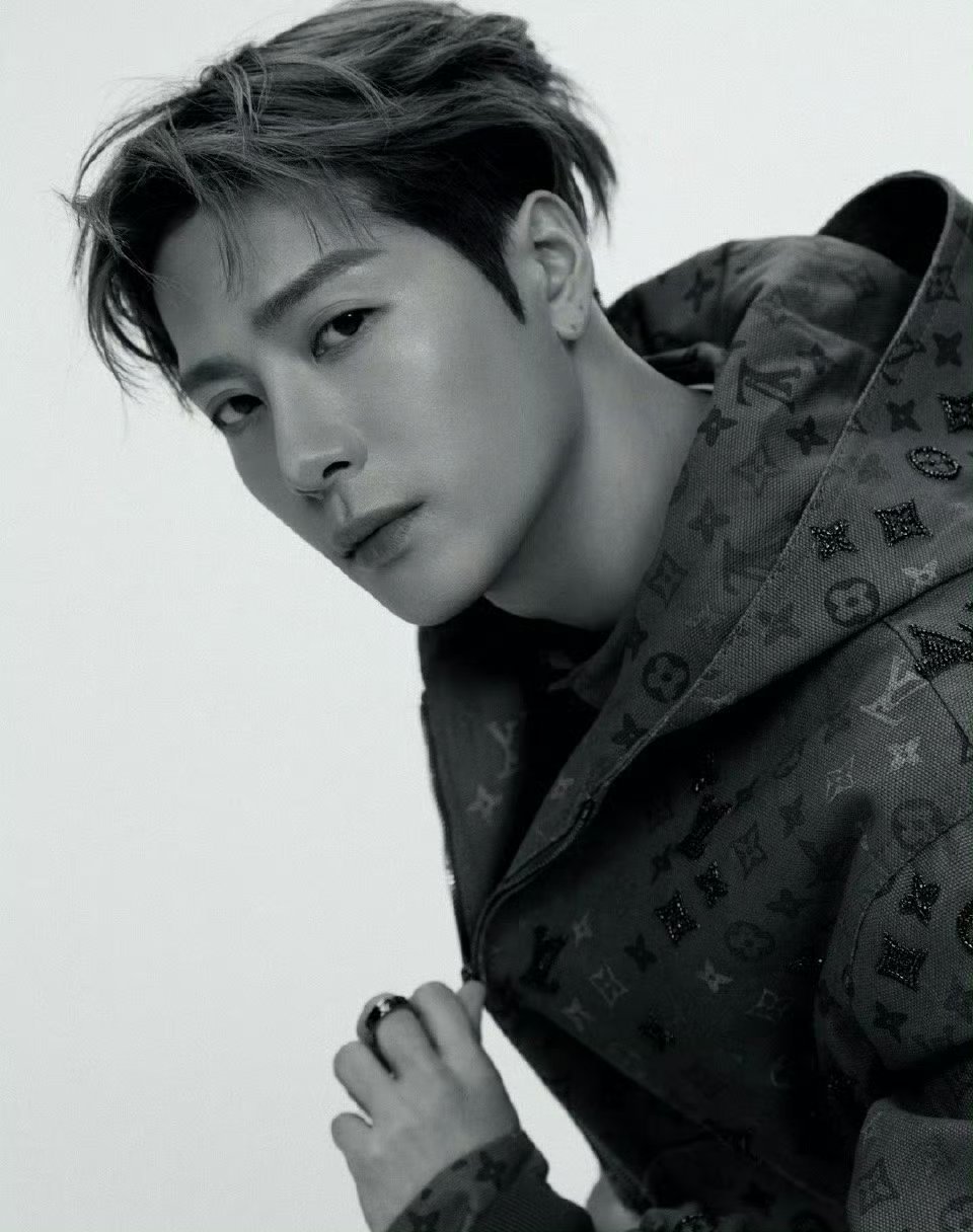 王嘉尔身在跨年心在世巡湖南卫视跨年演唱会尖叫预警！王嘉尔跨年舞台官宣啦！舞台王者