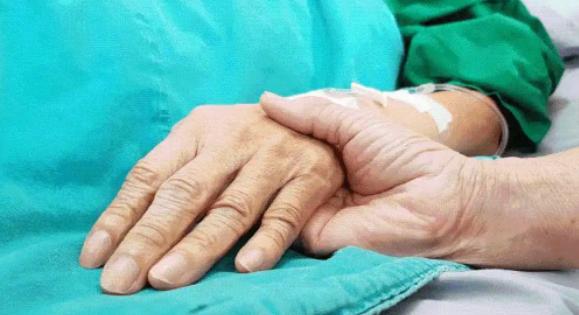 “安乐死是个大骗局？”瑞士提供的安乐死服务声称，患者只需要躺进自杀舱，按下一个按