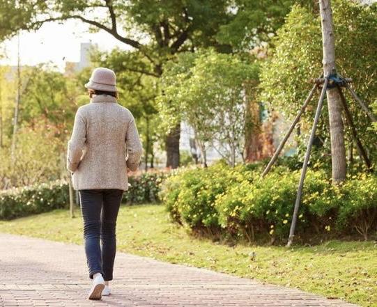 退休后，很多人越活越累，笑容却越来越少。建议您别再做这三件傻事：第一，不要总是省