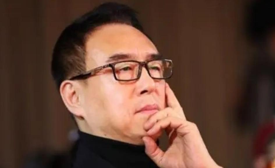 47岁的春晚导演郎昆趁32岁妻子马艳丽出国，出轨了24岁舞蹈家刘岩。马艳丽得知后