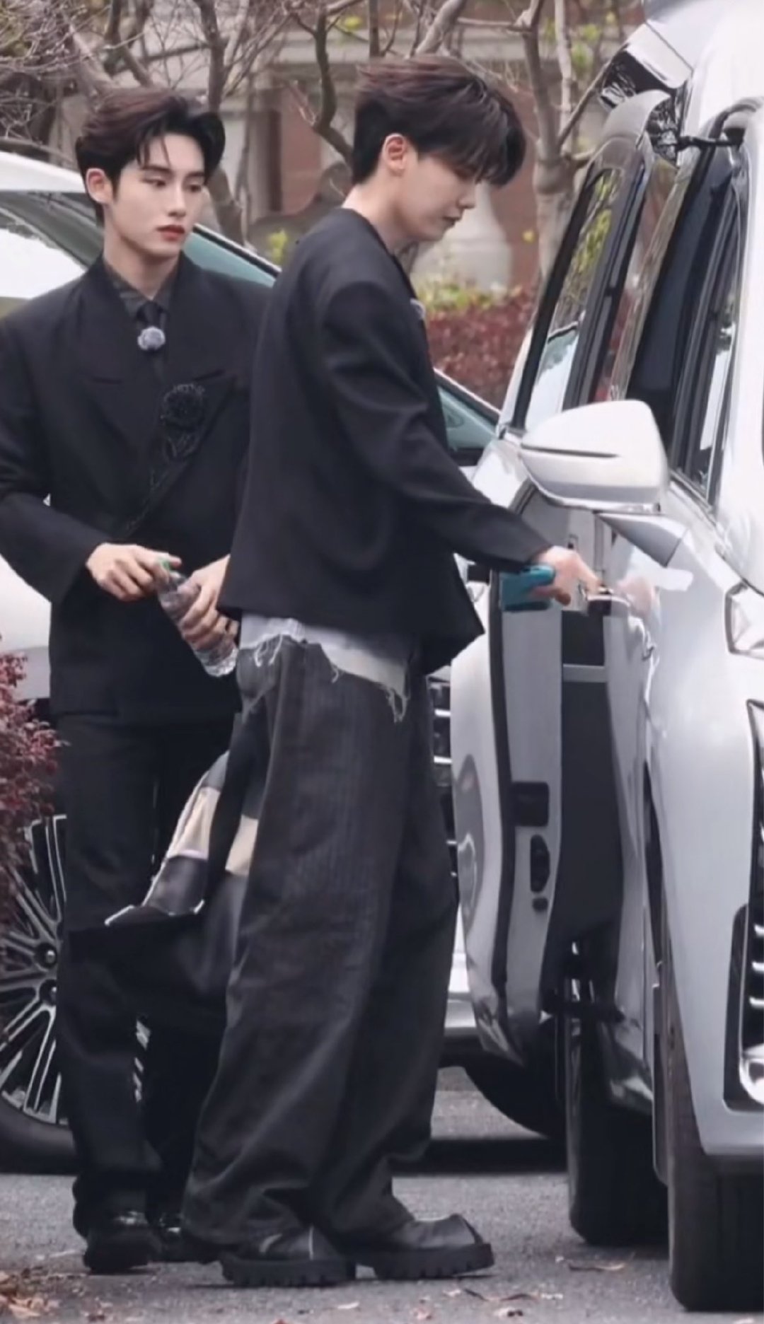 董思成钱锟肖俊合体录综艺董思成钱锟肖俊同框路透久违合体录综艺！三人同框氛围感十足