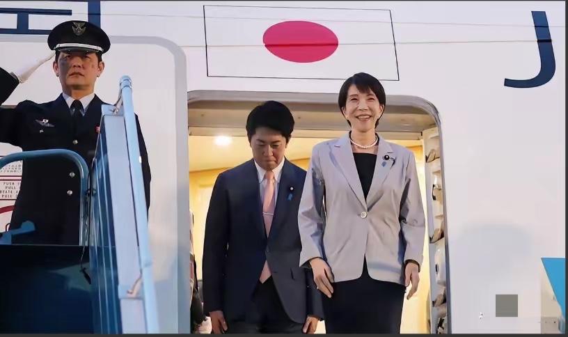 没仪式，日本心寒！
当地时间5月1日，日本首相高市早苗抵达越南首都河内，本以为迎