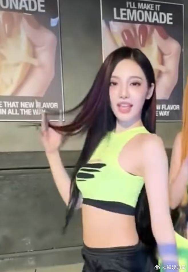 宁艺卓红色挑染宁艺卓红色挑染好美！宁艺卓红色挑染造型