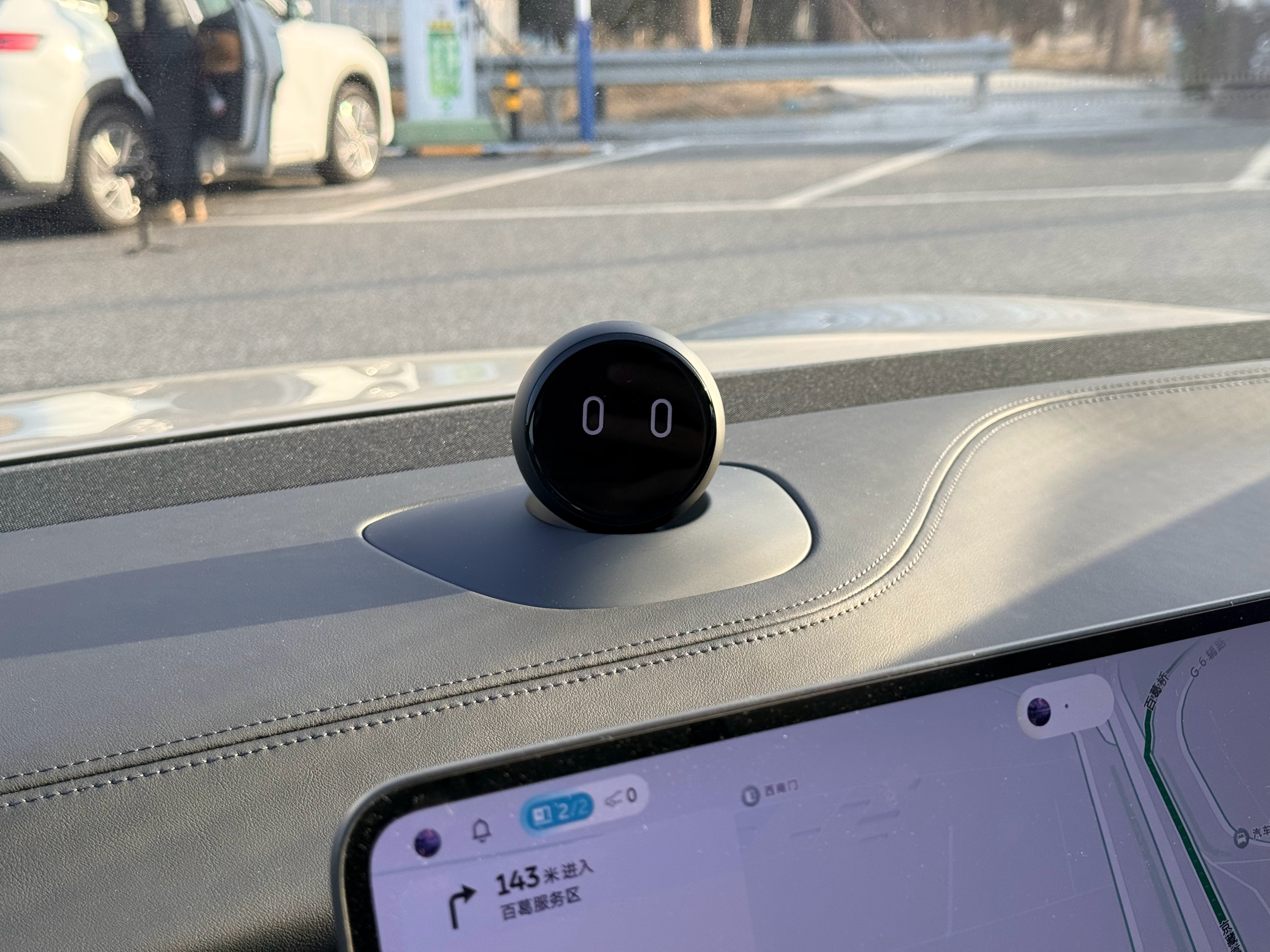 今天开ET5T和朋友去看黄河入海口，瓦罐确实帅！说好一块充电，结果旁边能换电，我