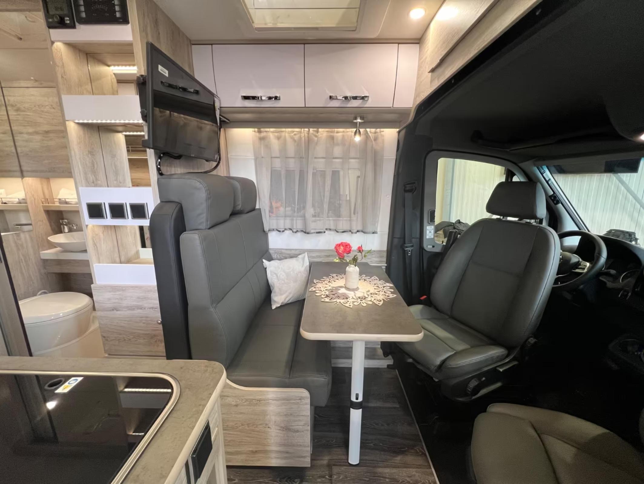 特殊车辆 Bravia Swan 699，基于7米斯宾特打造的房车，欧洲的房车哪