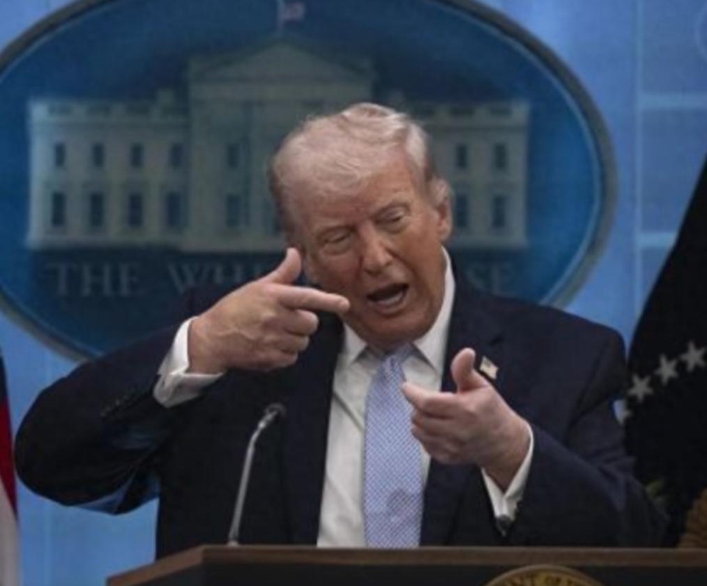 美国这次，真的插翅难飞了。

不是以色列拽着不让走，是大国把它钉死在中东，走不了