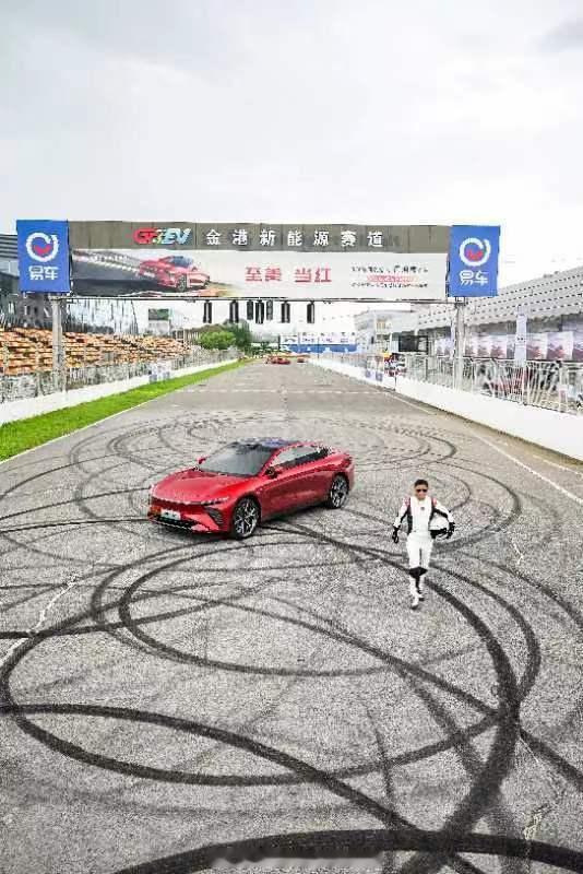 #不下赛道怎么造好车#【操控，是一台好车的底层逻辑，奇瑞高管赛道亲测星纪元ES】