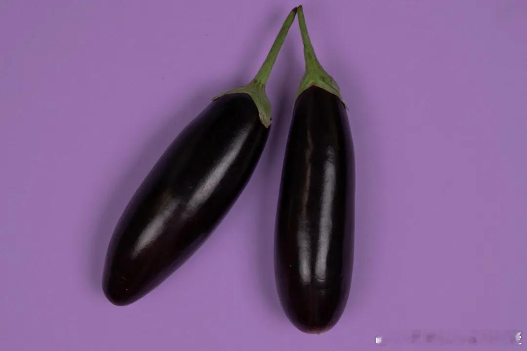 #一句话科普# 有种非常罕见的生殖器畸形叫重复阴茎，也就是长了两个丁丁，但这类患