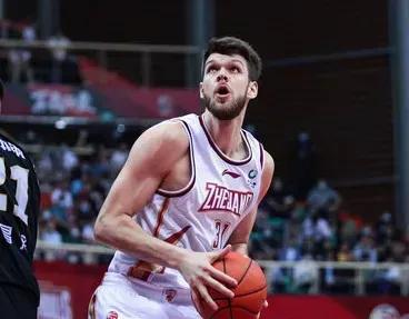 广东宏远选择CBA老熟人拉科塞维奇挺好的，一是因为拉科塞维奇熟悉CBA，二是他有