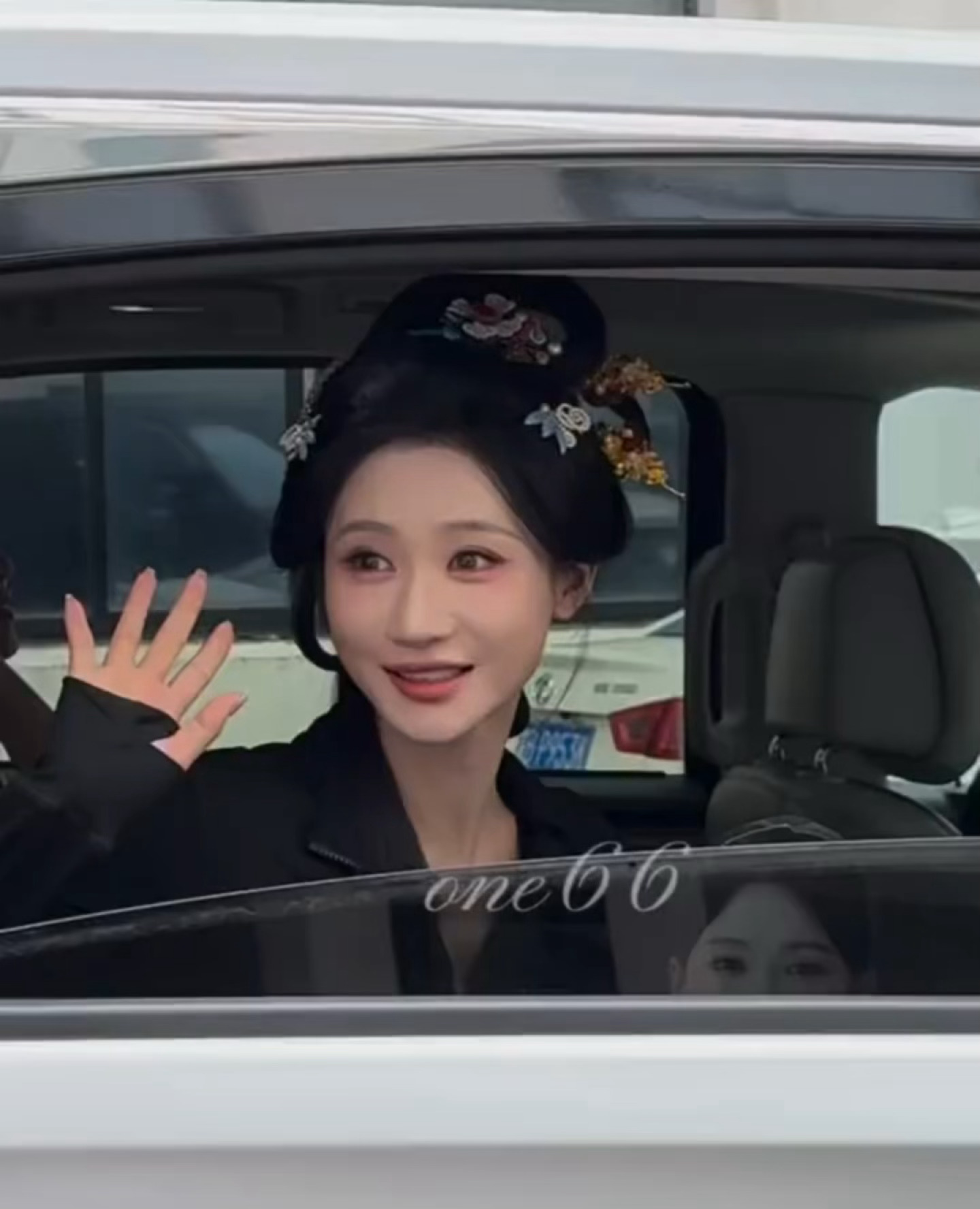 何宣林《万花世界》带妆上班路透来了！何宣林万花世界上班路透何宣林万花世界妆造