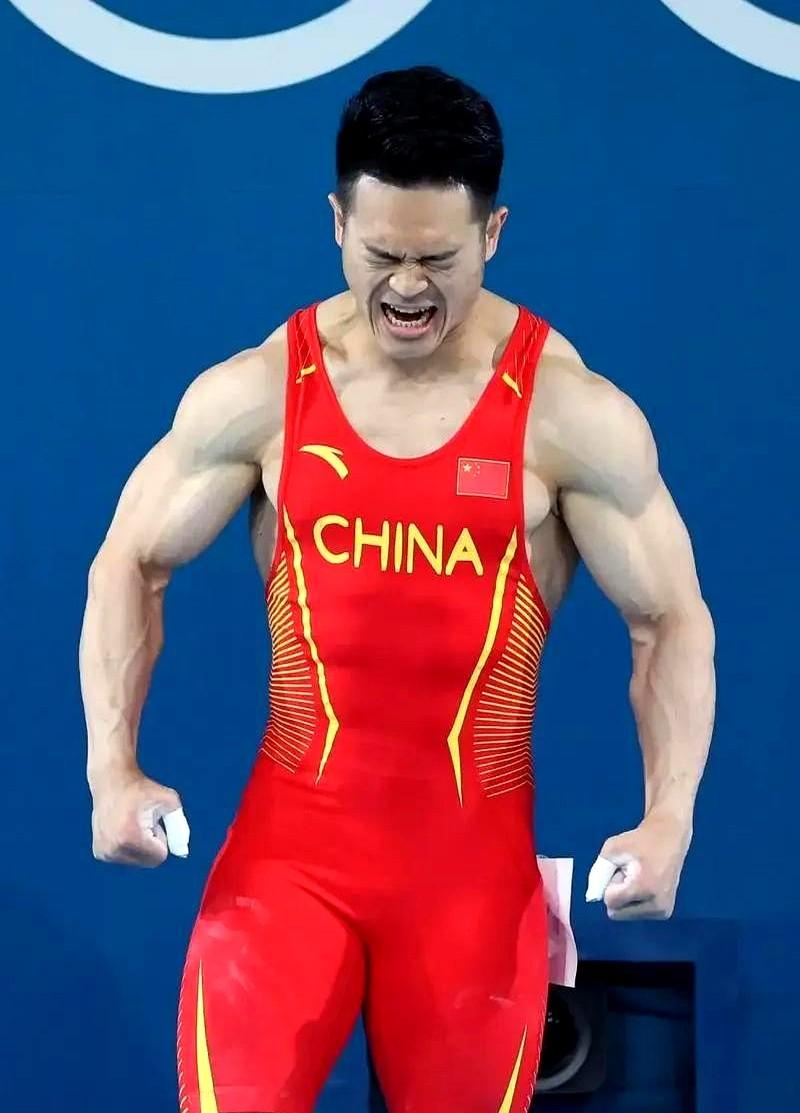 他用一个简单的动作，结束了自己的兄弟人生。

在全运会的赛场上，石智勇夺冠后，情