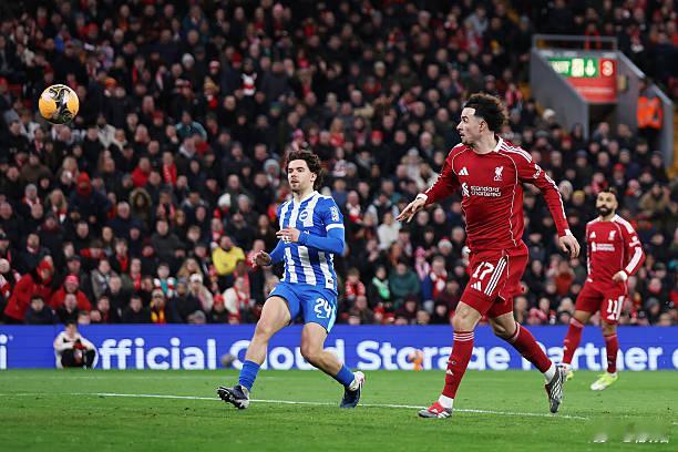 利物浦vs布莱顿 琼斯这个赛季打主力的时候不多，零零碎碎的替补出场比较多，33次